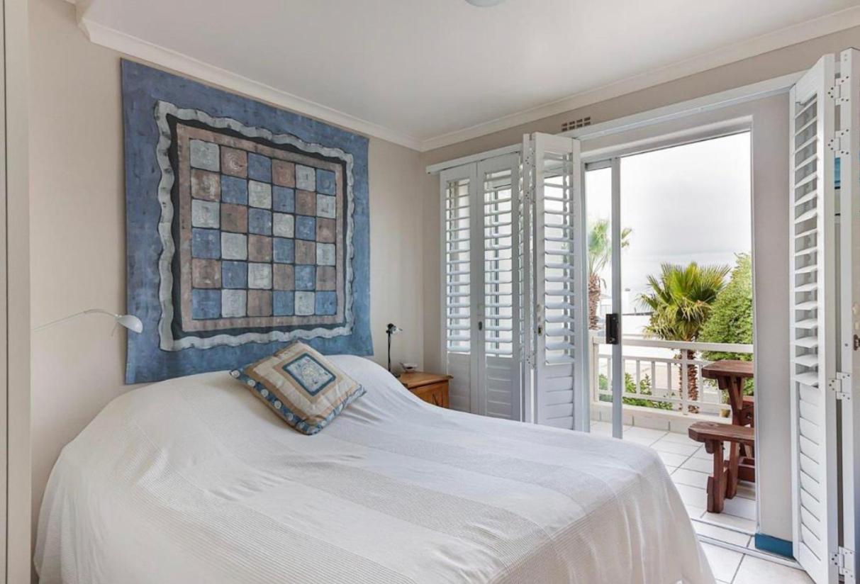 30 Nagua Bay * Cape Town